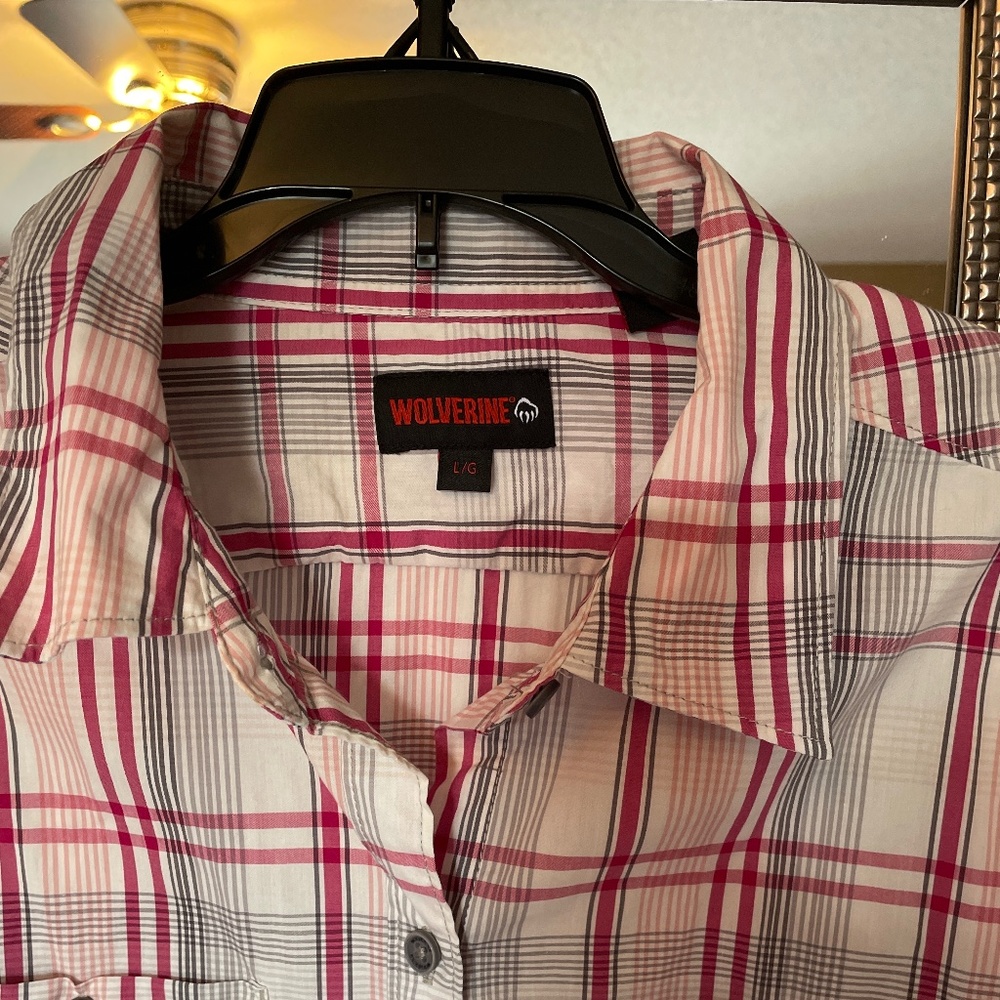 Women’s Wolverine Button down L